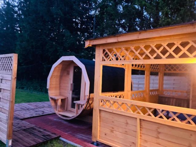 Kalinowy Sad Domki Z Jacuzzi I Sauna Mikołajki Eksteriør bilde